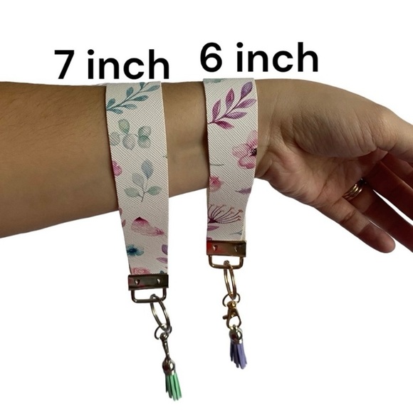 Spring Floral Print Faux Leather Keychain (price is for1) - Picture 3 of 4